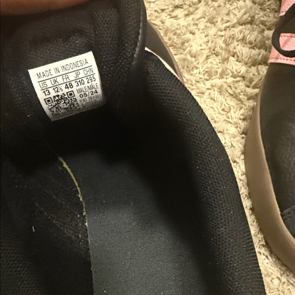 Adidas men’s size 13 US Black and Pink Sneakers. - Picture 6 of 6